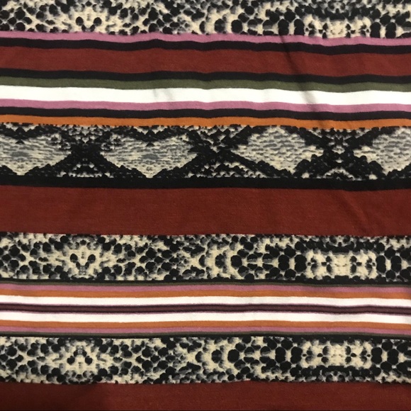 NWT Almost Famous Snake Skin soft top - Picture 3 of 3